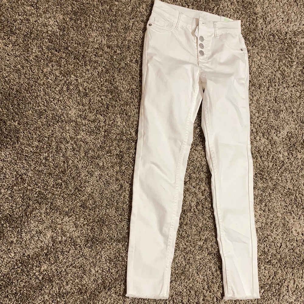WHITE JEANS